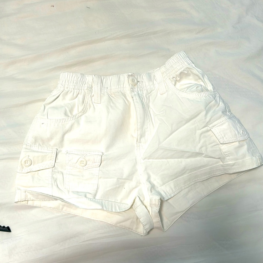 Short white cargos